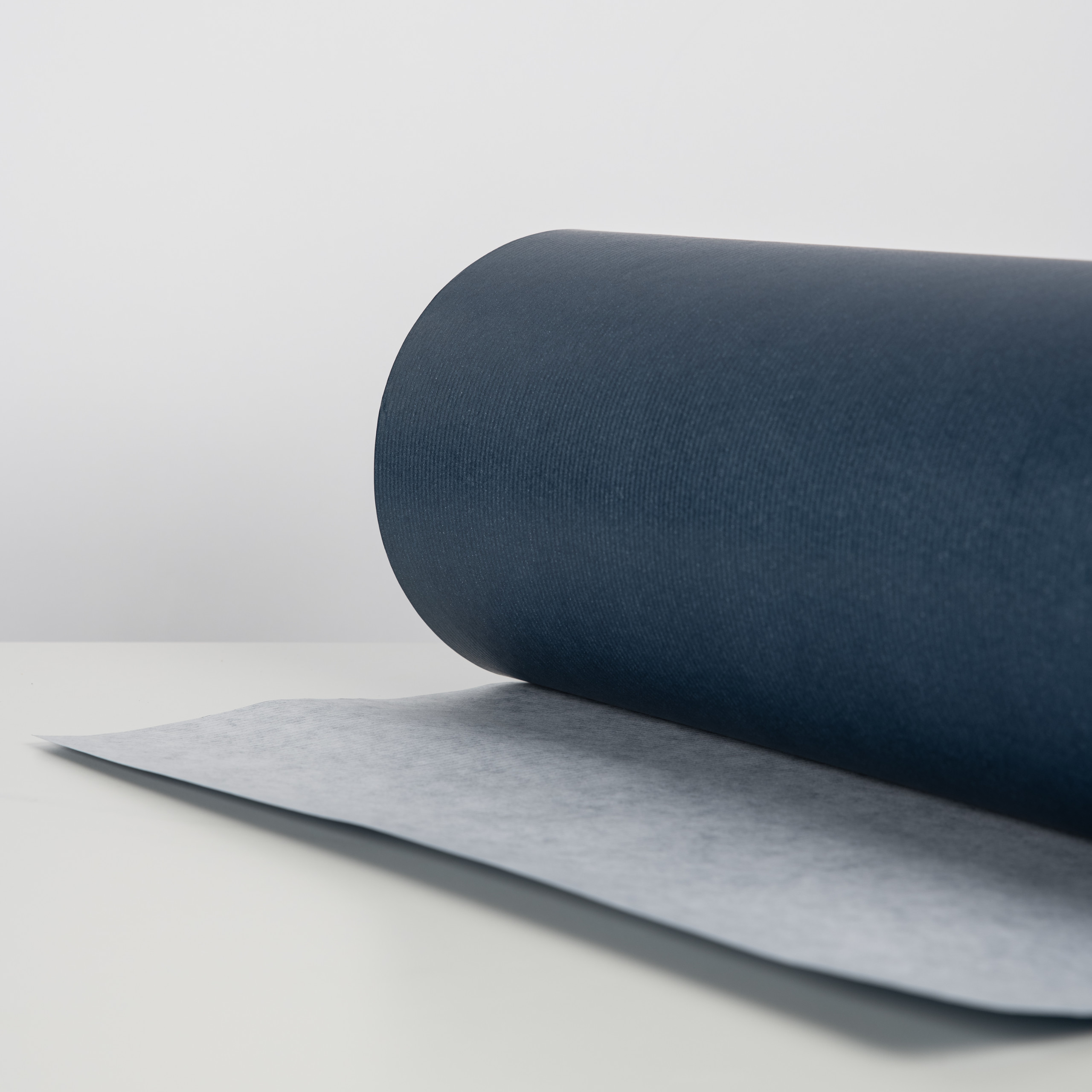 Presentpapper - Mörkblå ribbat - Bild 2