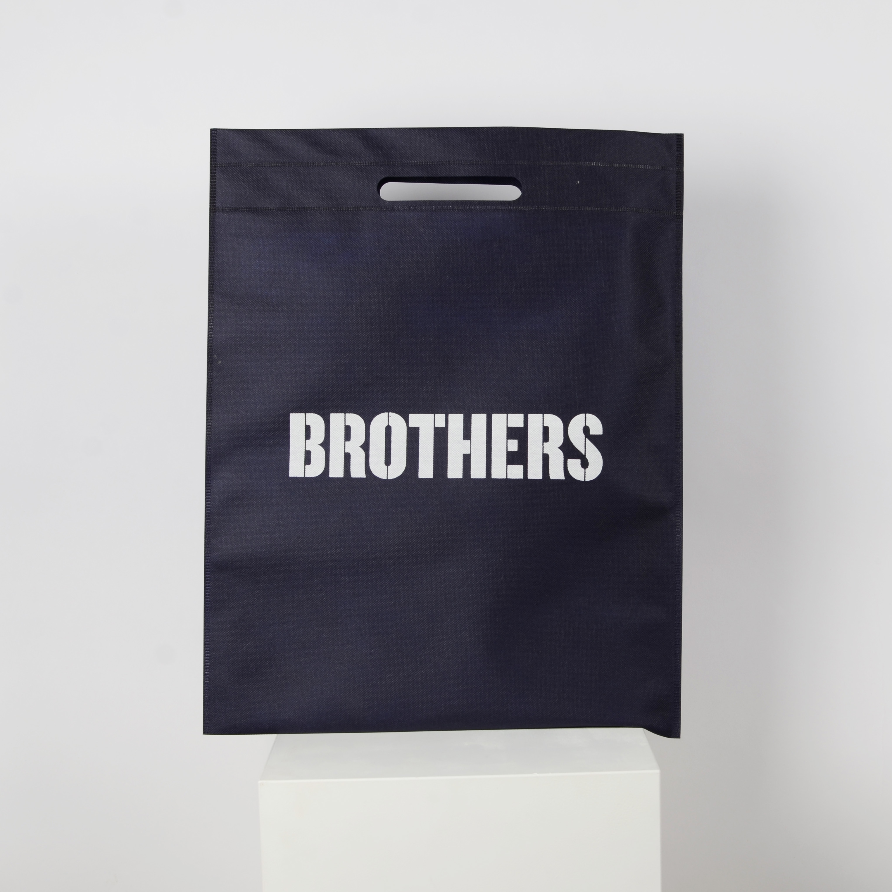 Brothers Påse Non Woven, Stansat handtag Medium, 250st/fp - Bild 1
